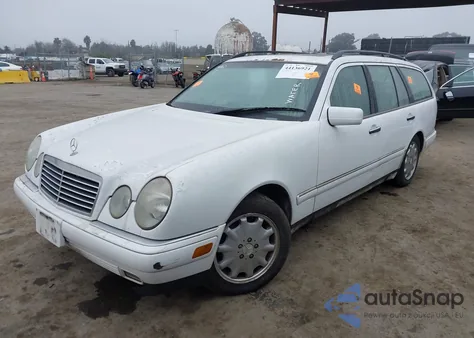 1999 Mercedes-Benz E 320 Awd z USA, uszkodzony, nr VIN WDBJH82F7XX025734